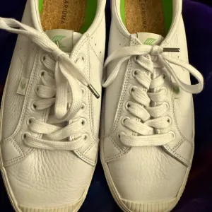 CARIUMA!! Skate shoes!!! LikeNEW!!!