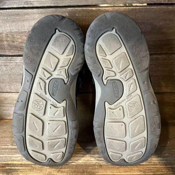 Childrens Kids Keen Knotch Hollow Black Outdoor Water Sneakers Shoes Size 1‎ Y