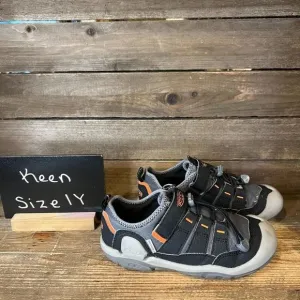Childrens Kids Keen Knotch Hollow Black Outdoor Water Sneakers Shoes Size 1‎ Y