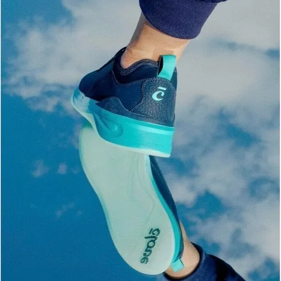 Clove Shoes Healthcare Nursing Sneakers Women Sz 10.5 Men 9 EU 42.5 Aqua Blue