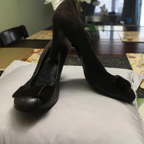 Coach Naomi Classic Pumps Heels US Sz 8 B Suede