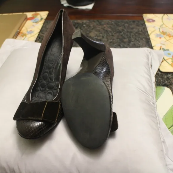 Coach Naomi Classic Pumps Heels US Sz 8 B Suede