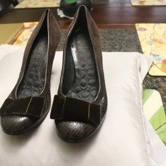 Coach Naomi Classic Pumps Heels US Sz 8 B Suede