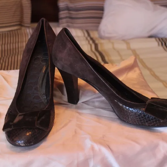 Coach Naomi Classic Pumps Heels US Sz 8 B Suede
