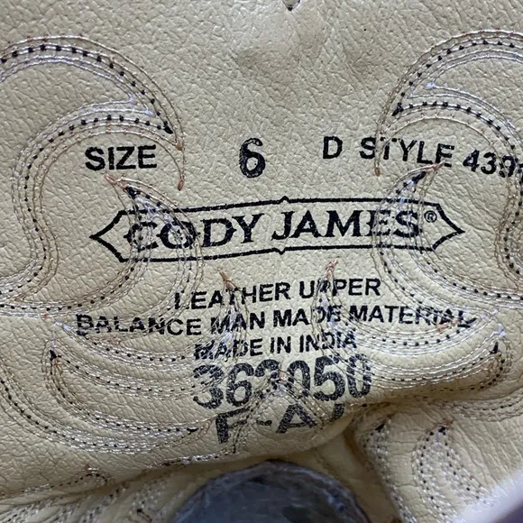 Cody James  men 6 cowboy boots