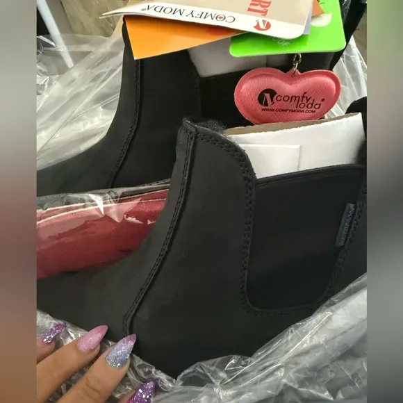 Comfy Moda Women's Waterproof Chelsea Winter Boots Legend Wool Lining Sz 10 $150