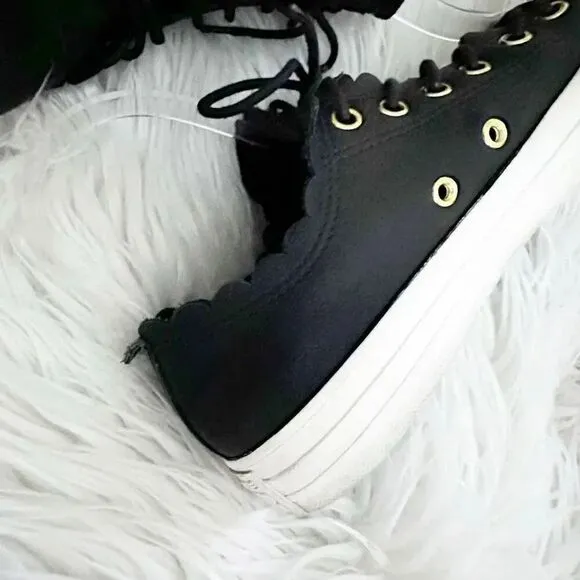 CONVERSE | Chuck Taylor Leather Black Gold Scallop Lace Up | 8 Women's / 6 Men's