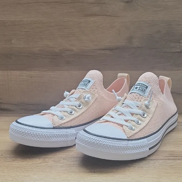 Converse Peach Low-Top Sneaker Converse shoes Brand new in the box no lid authen