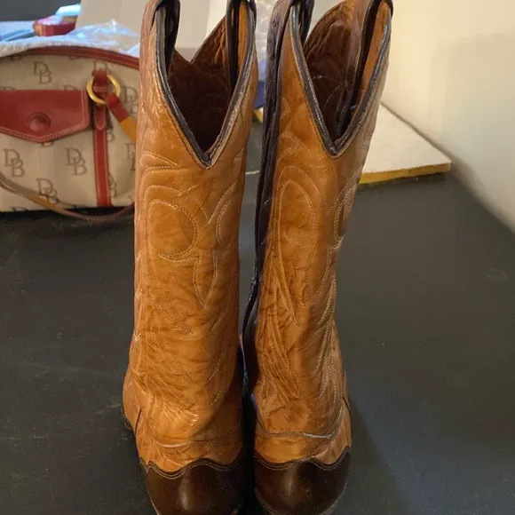 Cowboy boots for men Size 9 1/2DVery good condition
