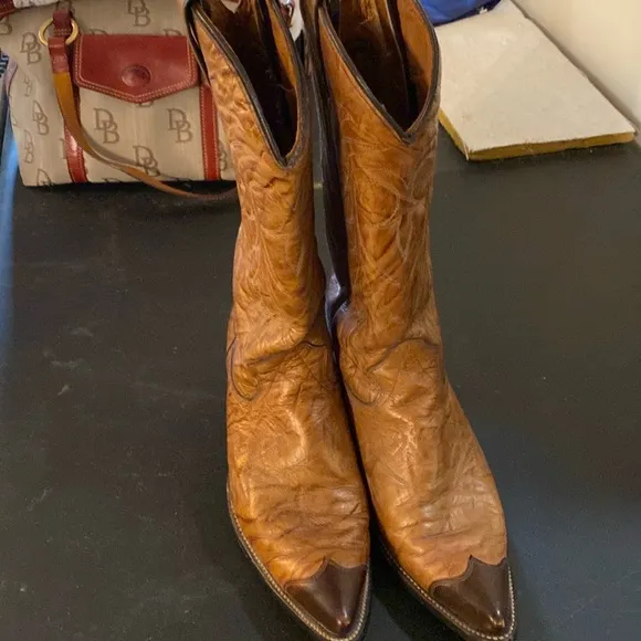 Cowboy boots for men Size 9 1/2DVery good condition