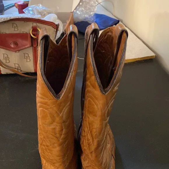 Cowboy boots for men Size 9 1/2DVery good condition