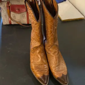Cowboy boots for men Size 9 1/2DVery good condition