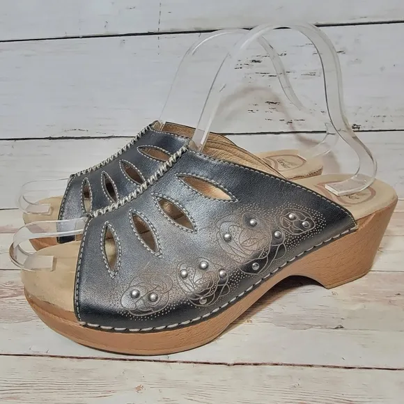 Dansko Sheri Sandal 37  Tooled Roses &amp; Studs