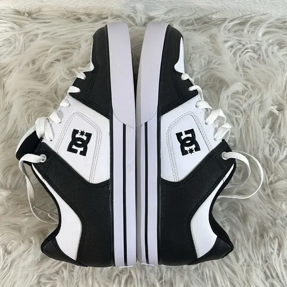 DC Men’s Pure 300660 Black &amp; White Sneakers Size 9.5 NEW