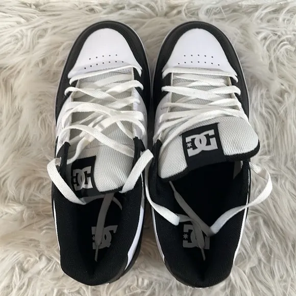 DC Men’s Pure 300660 Black &amp; White Sneakers Size 9.5 NEW