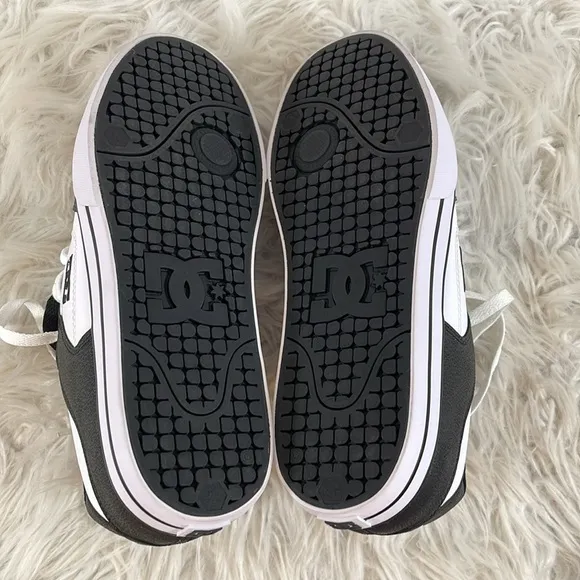 DC Men’s Pure 300660 Black &amp; White Sneakers Size 9.5 NEW
