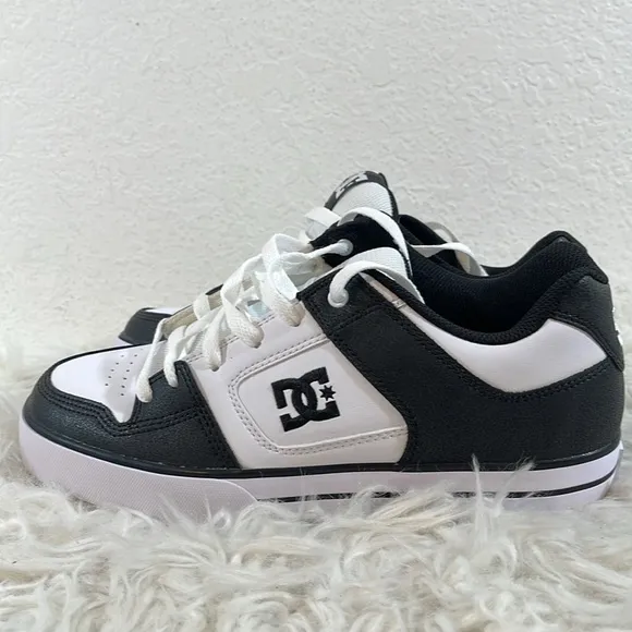 DC Men’s Pure 300660 Black &amp; White Sneakers Size 9.5 NEW