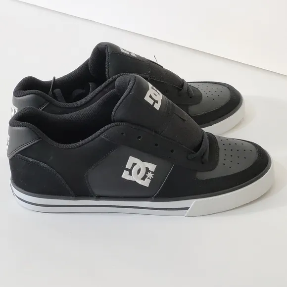 DC Mens Skateboard Shoes