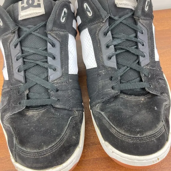 DC Shoe Co USA Stag Shoes Black White Suede Skateboard 320188 MEN’s Size 14.