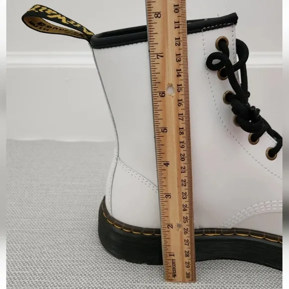 Doc Dr Martens Zavala White Leather Boots Airwair Combat Women 9 Men 8 unisex