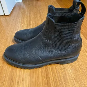 Doc Martens 2976 Black Leather Chelsea Boot Mens 10