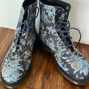 Dr Doc Martens Blue Floral Canvas Boots size 6 Men and 8 Women