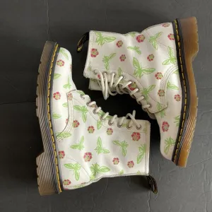 Dr Martens 1460 - (RARE) Butterfly Floral Classic 8 Eyelet Lace Up Boots…