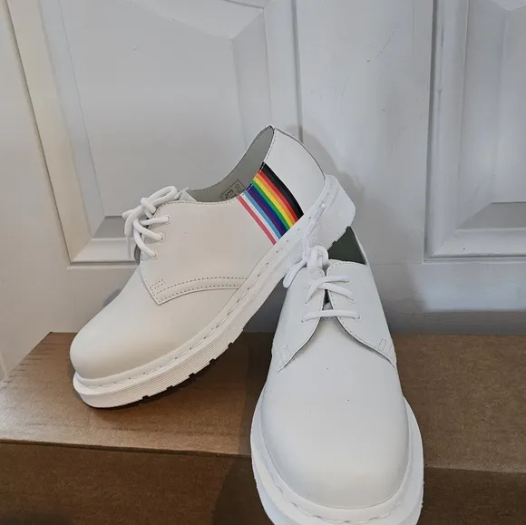 Dr. Martens 1461 FOR PRIDE SMOOTH LEATHER OXFORD SHOES. NEW