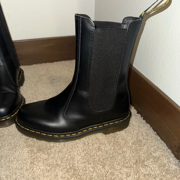 Dr. Martens Black Chelsea smooth 2976 HI NEW SZ 7 men/8 women’s (DISCONT…