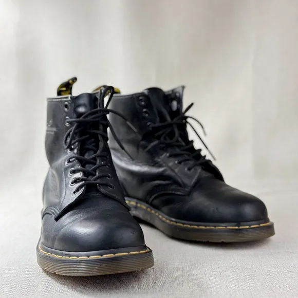 Dr. Martens Originals Black Leather Men's Combat Boots, Size US 9