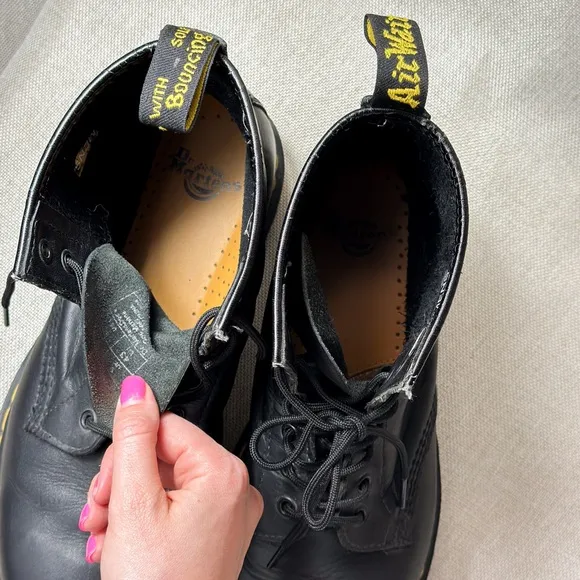 Dr. Martens Originals Black Leather Men's Combat Boots, Size US 9