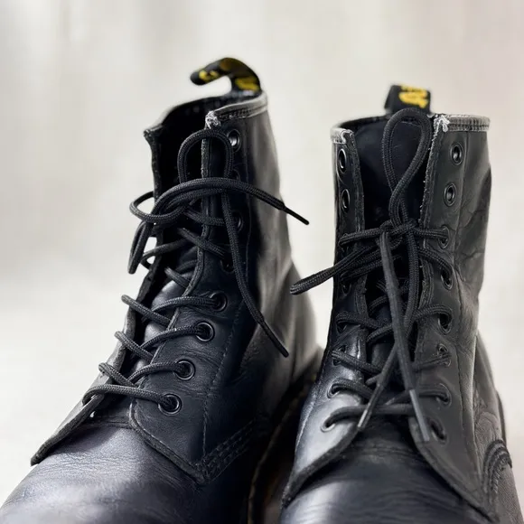 Dr. Martens Originals Black Leather Men's Combat Boots, Size US 9