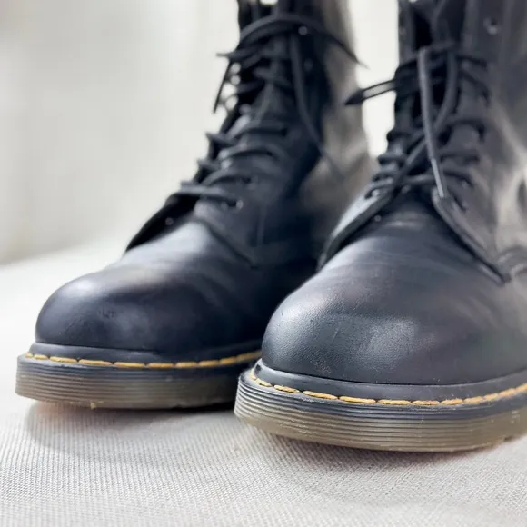 Dr. Martens Originals Black Leather Men's Combat Boots, Size US 9