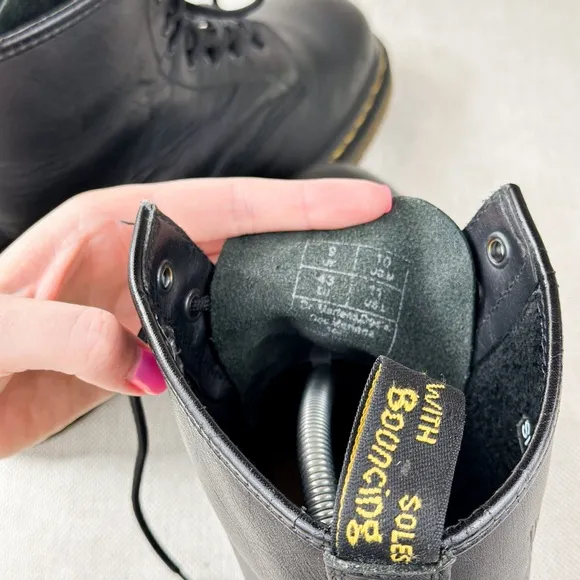 Dr. Martens Originals Black Leather Men's Combat Boots, Size US 9