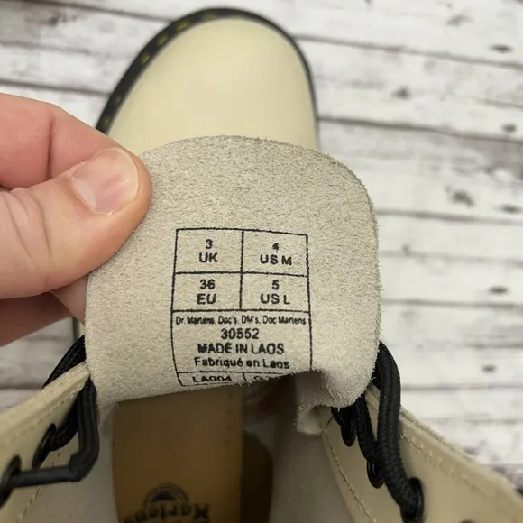 Dr. Martens Smooth Leather Lace Up Boots Size Women's 5 Men 4 Ivory 30552 NEW