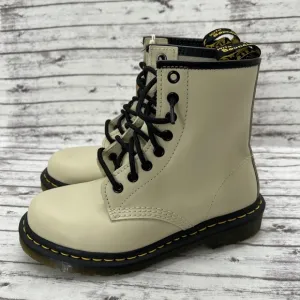 Dr. Martens Smooth Leather Lace Up Boots Size Women's 5 Men 4 Ivory 30552 NEW