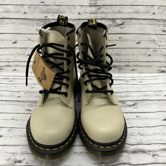 Dr. Martens Smooth Leather Lace Up Boots Size Women's 5 Men 4 Ivory 30552 NEW