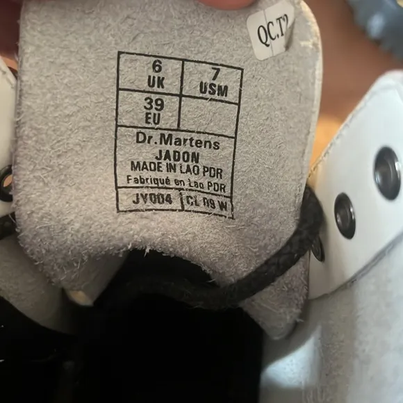 🎉𝐇𝐏🎉DR. MARTENS WHITE PLATFORM BOOTS NWOT
