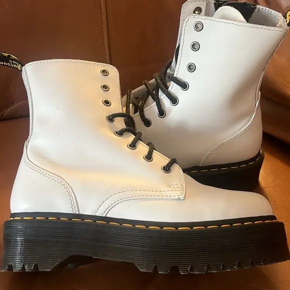 🎉𝐇𝐏🎉DR. MARTENS WHITE PLATFORM BOOTS NWOT