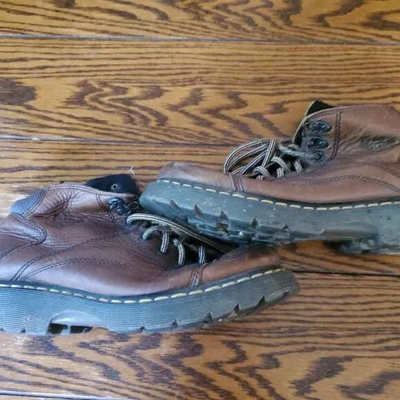 Dr. Martens brown leatger lace up men boots sz. 10