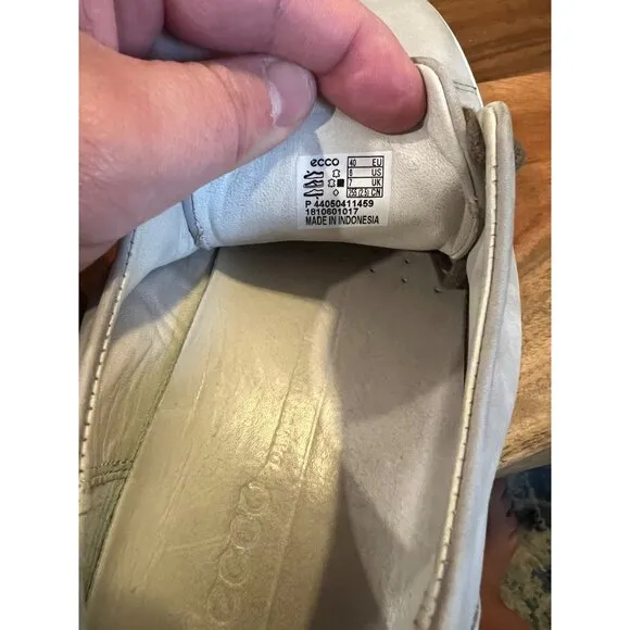 Ecco Soft Leather Classic Sneaker - Size 40 / 6
