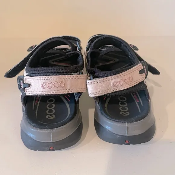 Ecco Women's Yucatan Off Road Sandals 40 9.5 tan black hiking outdoors support