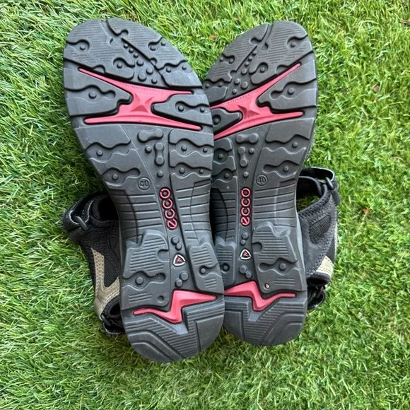 Ecco Women’s Yucatan Sport OffRoad Sandal in Titanium Black Size EU 40