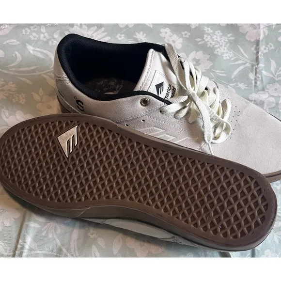 Emerica Size 11 skate shoes Reynolds Low Vulc X Skateboard mag graphic Suede EUC