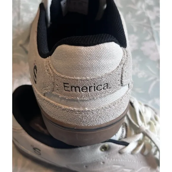 Emerica Size 11 skate shoes Reynolds Low Vulc X Skateboard mag graphic Suede EUC
