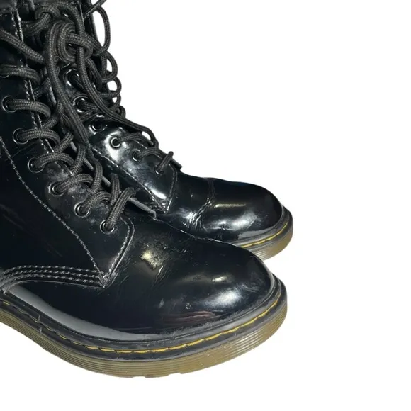 EUC Dr. Martens Women's 1460 Y Black Lace Up Combat Boots Women’s Sz 6 | Men 5
