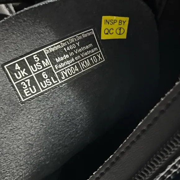 EUC Dr. Martens Women's 1460 Y Black Lace Up Combat Boots Women’s Sz 6 | Men 5