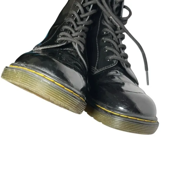 EUC Dr. Martens Women's 1460 Y Black Lace Up Combat Boots Women’s Sz 6 | Men 5