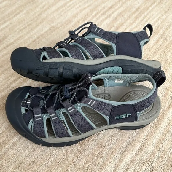 EUC Keen Women's Newport H2 Sandal Water Shoe Navy/Smoke Blue Size 8.5