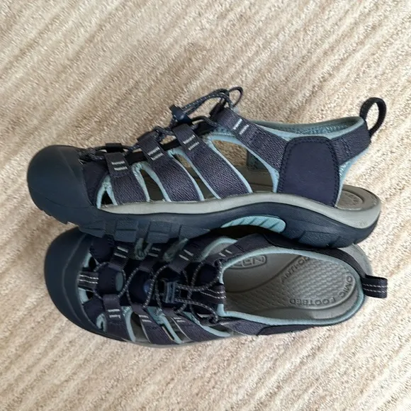 EUC Keen Women's Newport H2 Sandal Water Shoe Navy/Smoke Blue Size 8.5